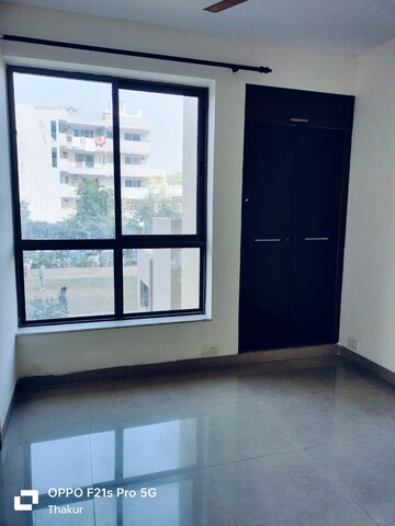 Room in 3 BHK Apartment at Unitech Uniworld Gardens 2, Sector 47 – for Rent