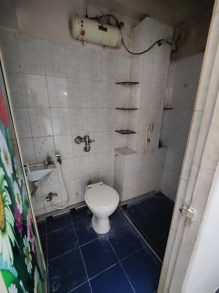 Bathroom, hiranandani-estate-capri 2 Bedroom 750 Sq.Ft. Apartment In Ghodbunder Road Thane 7928845