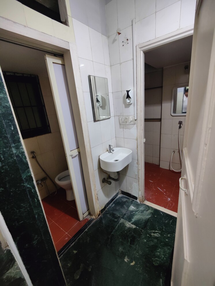 Bathroom, hiranandani-estate-capri 2 Bedroom 750 Sq.Ft. Apartment In Ghodbunder Road Thane 7928845