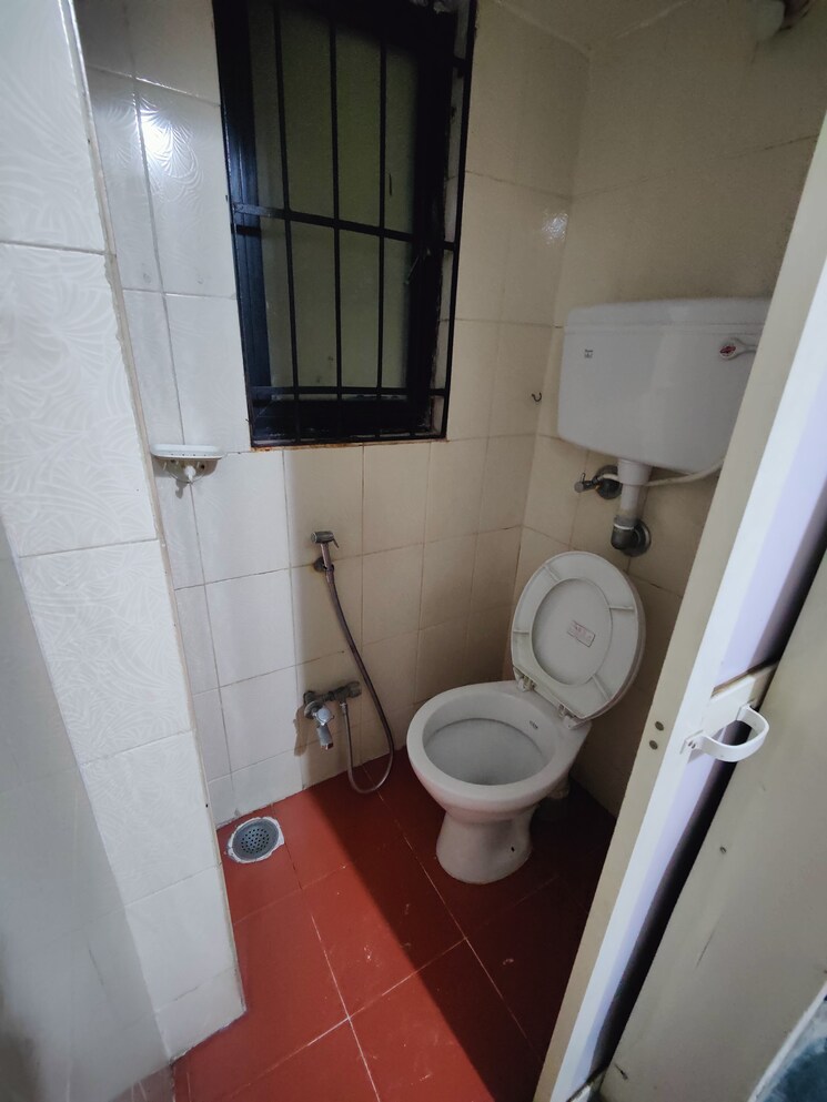 Bathroom, hiranandani-estate-capri 2 Bedroom 750 Sq.Ft. Apartment In Ghodbunder Road Thane 7928845