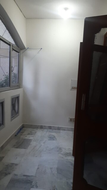 Room in 3 BHK Apartment at Sector 4, Dwarka – for Rent