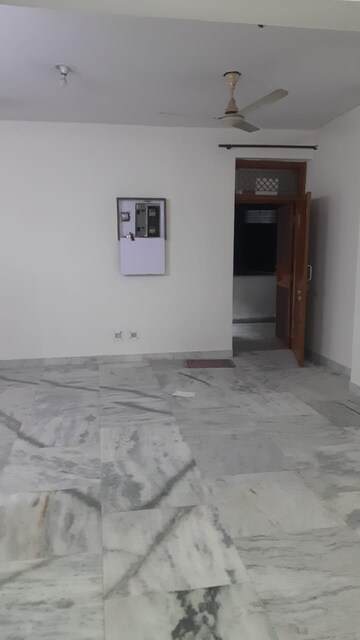 Room in 3 BHK Apartment at Sector 4, Dwarka – for Rent