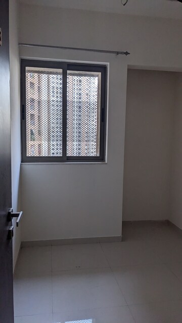 Room in 3 BHK Apartment at Lodha Splendora, Ghodbunder Road – for Rent