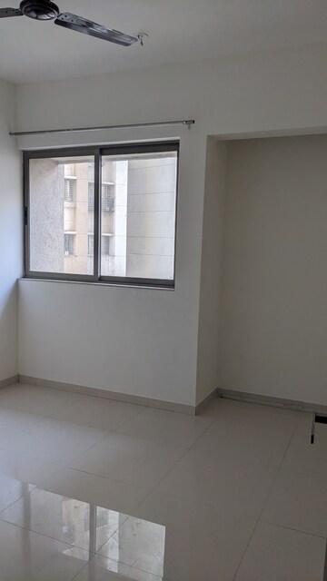 Room in 3 BHK Apartment at Lodha Splendora, Ghodbunder Road – for Rent