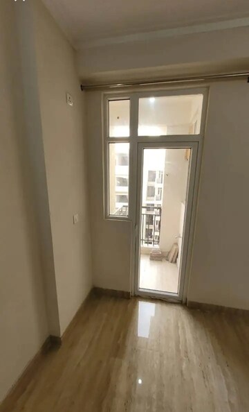 Room in 2 BHK Apartment at Amrapali Golf Homes, Sector 4, Greater Noida – for Sale