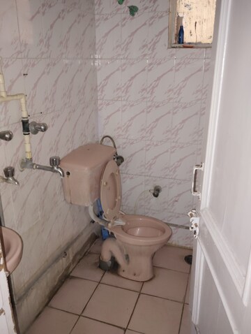 Bathroom in 1 RK Builder Floor at Sector 16 – for Rent