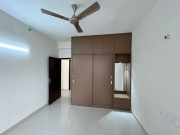 Room in 3.5 BHK Apartment at Sector 66 B – for Rent