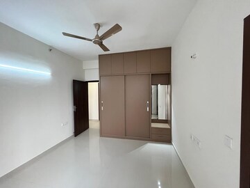 Room in 3.5 BHK Apartment at Sector 66 B – for Rent