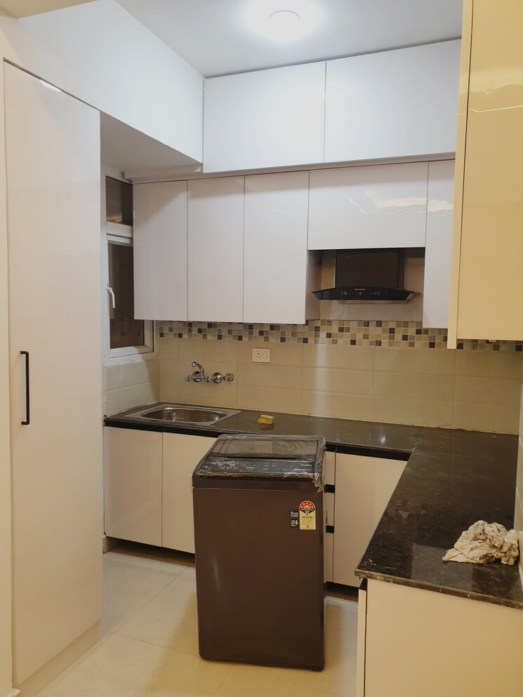 Kitchen, dlf-regal-gardens 3 Bedroom 1721 Sq.Ft. Apartment In Sector 90 Gurgaon 7929059