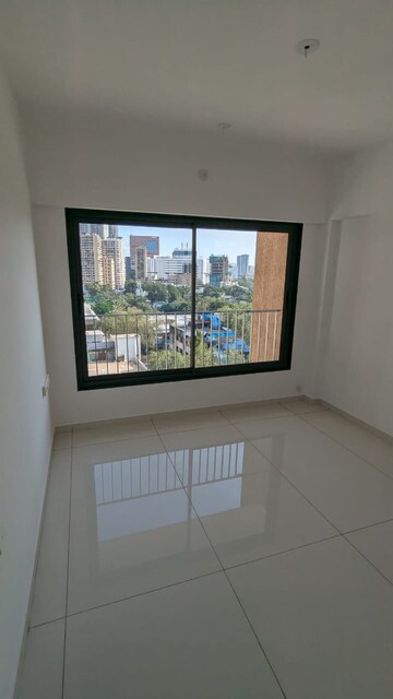 Room in 3 BHK Apartment at Arkade Aspire, Goregaon East – for Rent