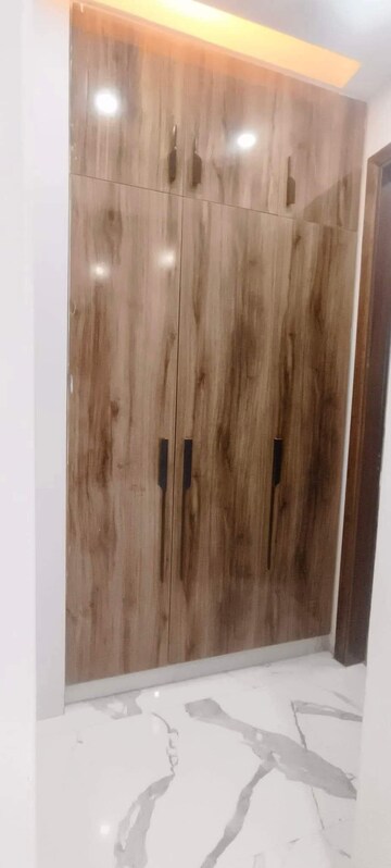 Building Lobby in 2 BHK Builder Floor at Sector 9 – for Rent