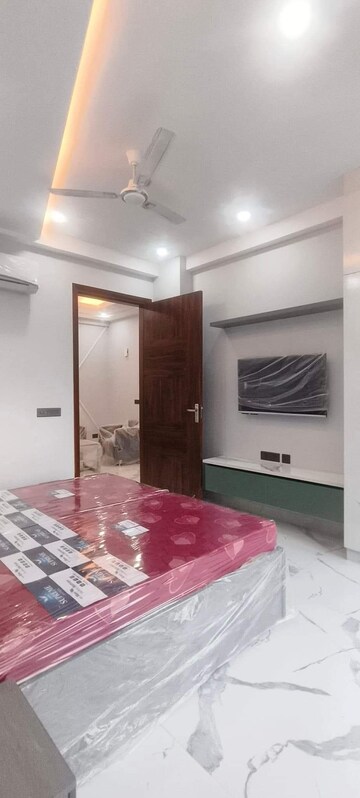 Bedroom in 2 BHK Builder Floor at Sector 9 – for Rent