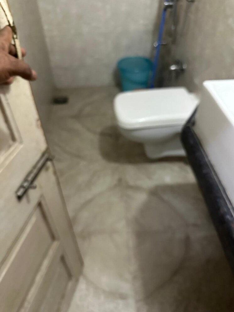 Bathroom, navjivan-colony 2 Bedroom 850 Sq.Ft. Apartment In Mahim Mumbai 7929074