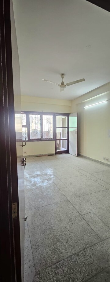  3 BHK Apartment at Dwarka Mor – for Rent