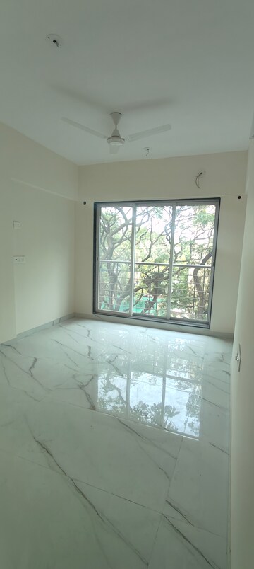 Room in 3 BHK Apartment at Tilak Nagar Building, Tilak Nagar – for Sale