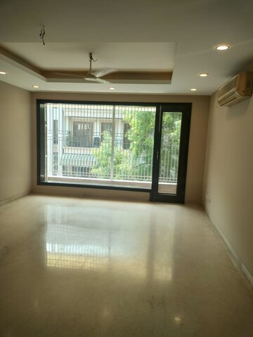 Room in 4 BHK Builder Floor at Green Park – for Rent