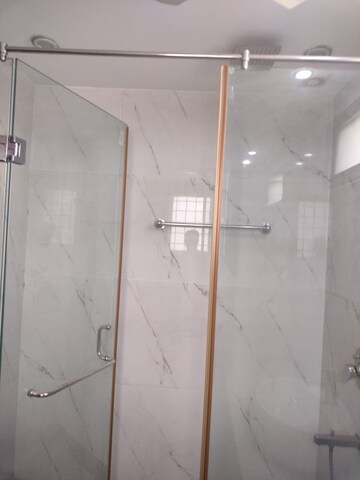 Furnished Amenities in 4 BHK Builder Floor at Green Park – for Rent