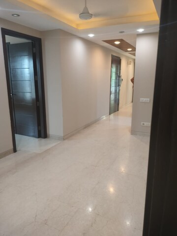 Room in 4 BHK Builder Floor at Green Park – for Rent