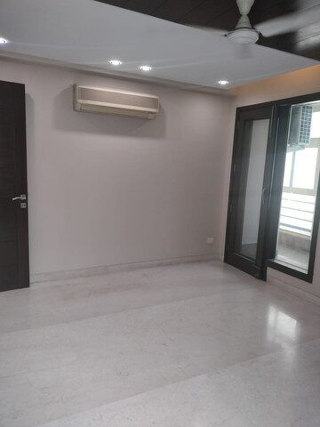 Room in 4 BHK Builder Floor at Green Park – for Rent