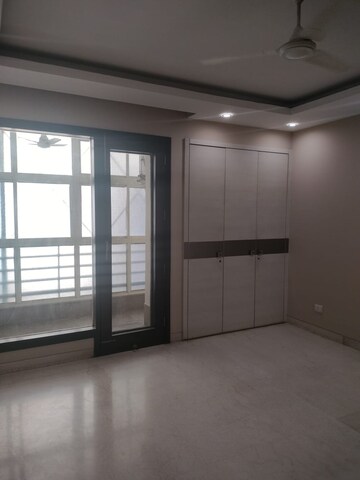 Room in 4 BHK Builder Floor at Green Park – for Rent