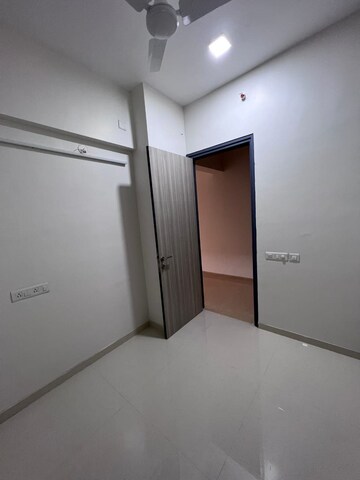 Room in 1 BHK Apartment at LnT Veridian, Powai – for Rent