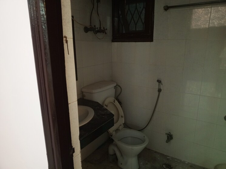 Bathroom, ardee-city 2 Bedroom 200 Sq.Ft. Builder Floor In Sector 52 Gurgaon 7929167