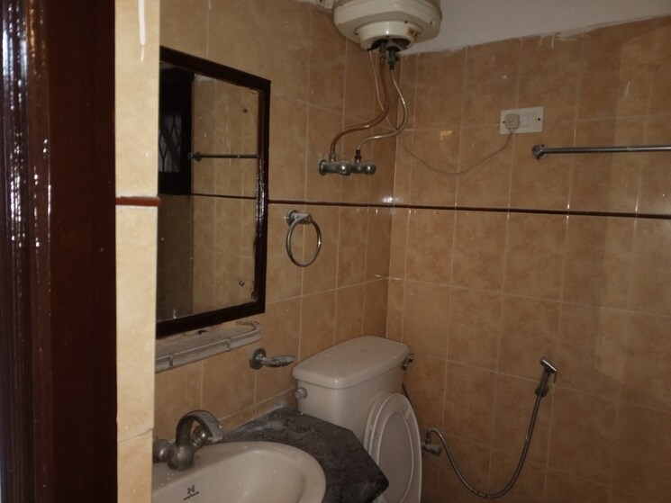 Bathroom, ardee-city 2 Bedroom 200 Sq.Ft. Builder Floor In Sector 52 Gurgaon 7929167