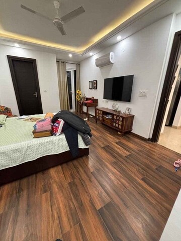 Bedroom in 3 BHK Builder Floor at Sector 7 – for Rent