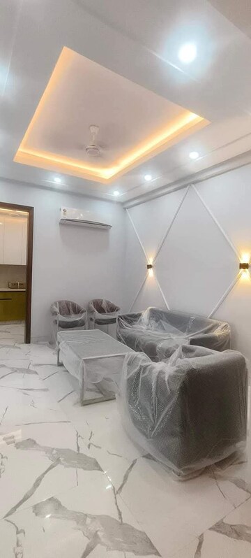 Living Room in 2.5 BHK Builder Floor at Sector 7 – for Rent