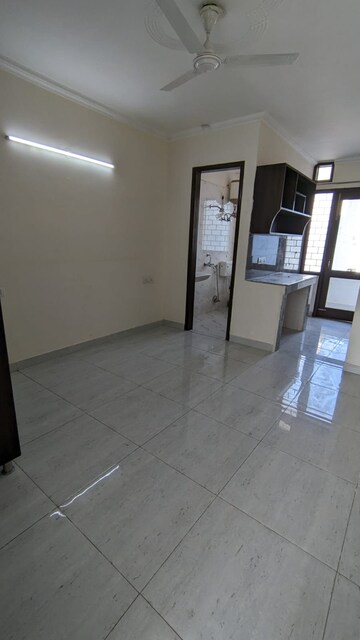 Room in 2 BHK Builder Floor at DLF City Gurgaon, Sector 27 – for Rent
