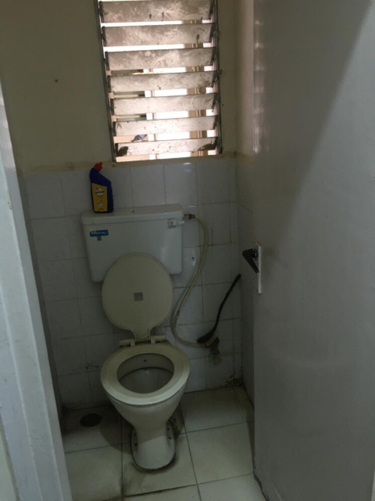 Bathroom, alica-nagar-chs 2 Bedroom 525 Sq.Ft. Apartment In Kandivali East Mumbai 7929186