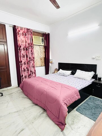 Bedroom in 3 BHK Builder Floor at Sector 7 – for Rent