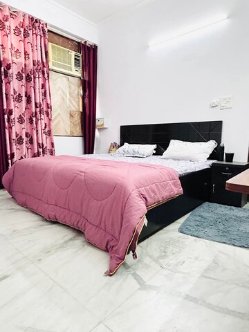 Bedroom in 3 BHK Builder Floor at Sector 7 – for Rent