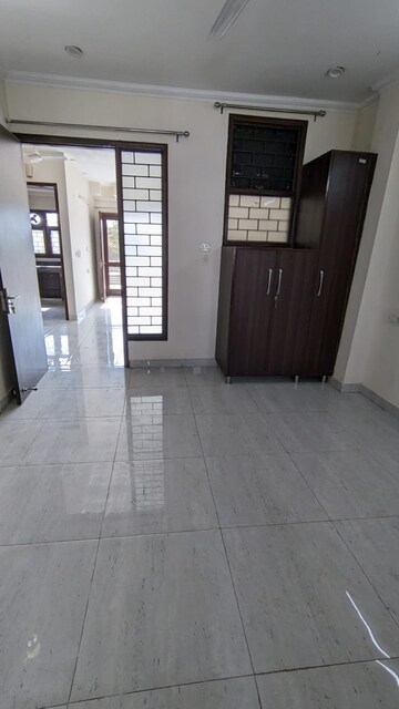Building Lobby in 2 BHK Builder Floor at DLF City Gurgaon, Sector 27 – for Rent