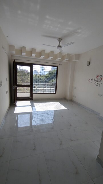 Room in 2 BHK Builder Floor at DLF City Gurgaon, Sector 27 – for Rent
