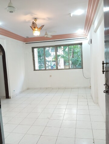 Room in 2 BHK Apartment at Alica Nagar CHS, Kandivali East – for Rent