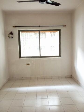 Room in 2 BHK Apartment at Alica Nagar CHS, Kandivali East – for Rent