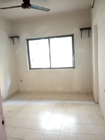 Room in 2 BHK Apartment at Alica Nagar CHS, Kandivali East – for Rent