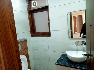 Master Bedroom in 3.5 BHK Builder Floor at Ardee City, Sector 52 – for Sale