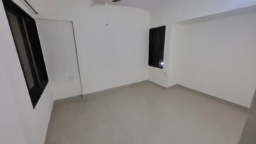 Room in 2 BHK Apartment at Balkum Pada – for Rent