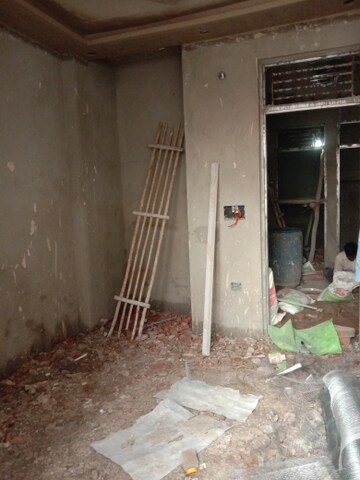 Room in 2.5 BHK Independent House at Dwarka Mor – for Sale