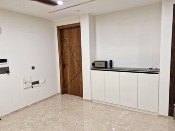 Room in 3 BHK Builder Floor at Ansal Plaza Sector-23, Sector 23 – for Rent