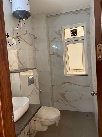 Master Bedroom in 3 BHK Builder Floor at Ansal Plaza Sector-23, Sector 23 – for Rent