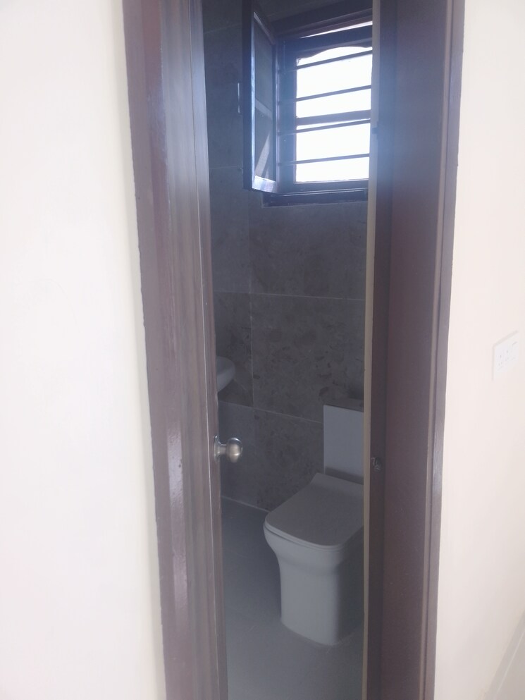 Bathroom, sector 115 3 Bedroom 125 Sq.Yd. Apartment In Sector 115 Mohali 7929377