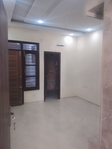 Room in 3 BHK Apartment at Sector 115 – for Sale