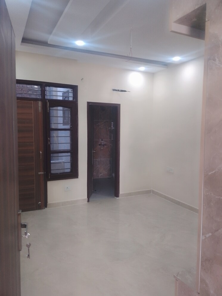 Room, sector 115 3 Bedroom 125 Sq.Yd. Apartment In Sector 115 Mohali 7929377