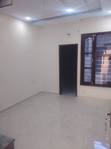 Room in 3 BHK Apartment at Sector 115 – for Sale