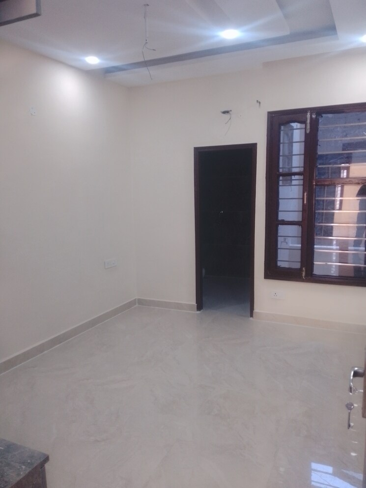 Room, sector 115 3 Bedroom 125 Sq.Yd. Apartment In Sector 115 Mohali 7929377