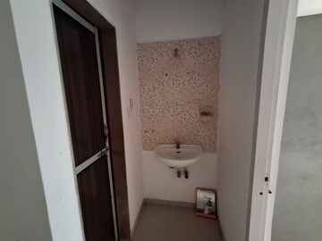Bathroom in 2 BHK Apartment at East Delhi – for Rent