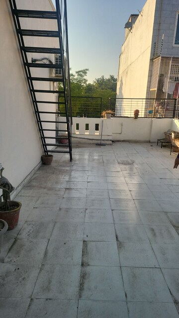 Balcony in 2 BHK Builder Floor at Sector 46 – for Rent